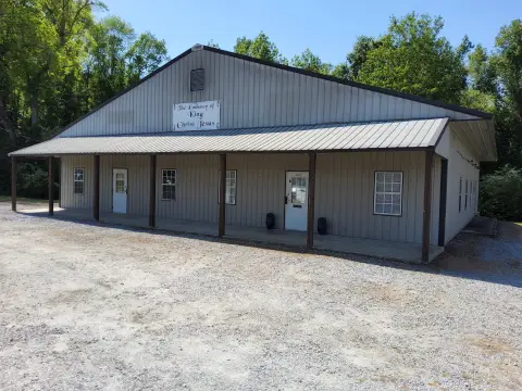 Versatile Commercial Building in Manning