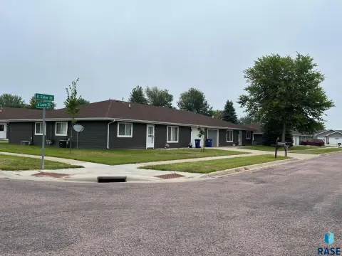 Single-Level 4-Plex Rental Buildings
