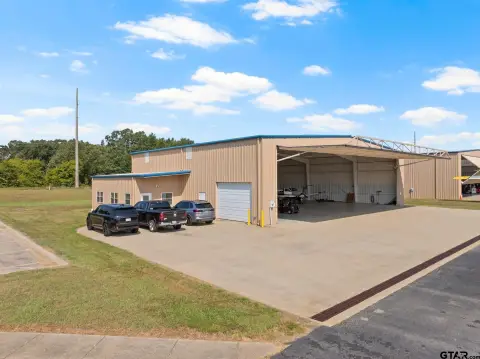Aviation Hangar With Living Quarters