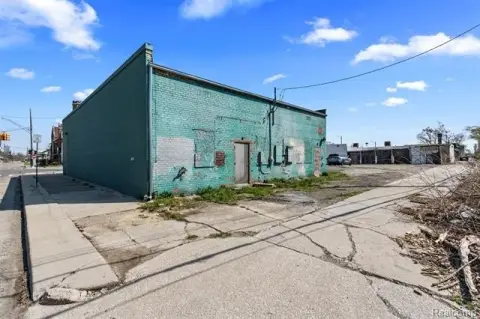 Detroit Vacant Brick Building Opportunity
