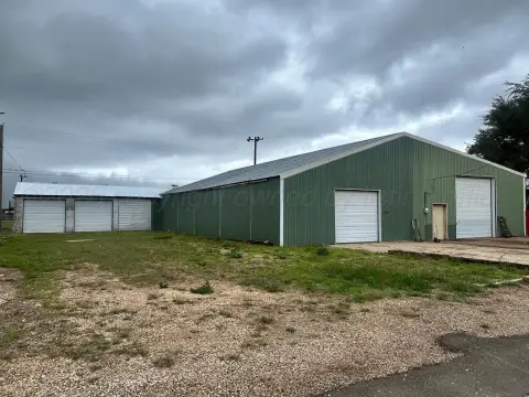 Flex Building with Four Shop Areas