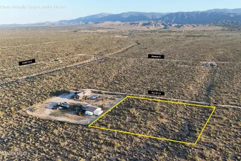 Land in Llano, California