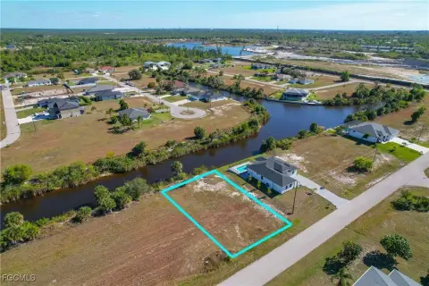 Waterfront Lot in Cape Coral