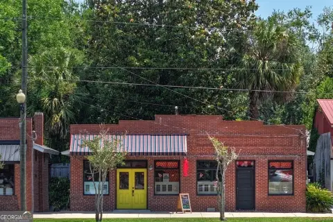 Turnkey Bistro Opportunity in Woodbine