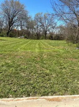 Commercial Land in Growing Area