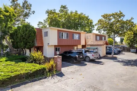 Fourplex with Two Duplex Layout