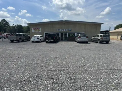 Auto Repair Building with 14-Foot Ceilings