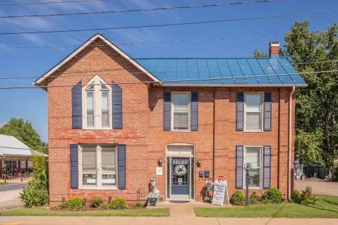 Mixed-Use Property with Apartment