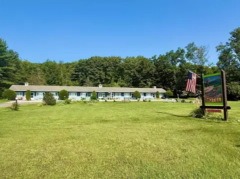 9-Unit Motel with Owner Quarters