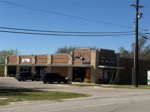 High-Traffic Retail Space on 4th