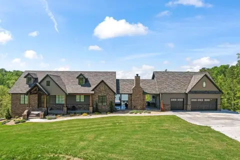 Exceptional Beaver Lake Estate