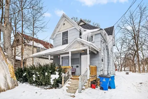 Kalamazoo Duplex in Edison Neighborhood