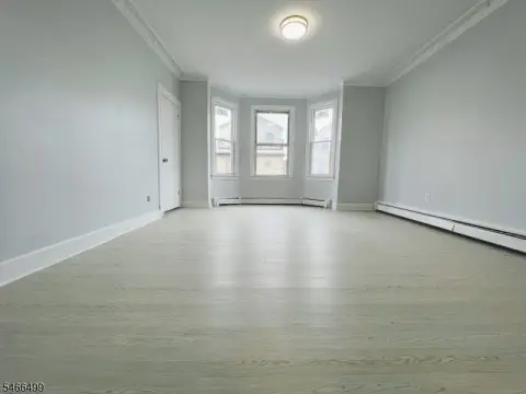 3-Unit Triplex with Fenced Yard