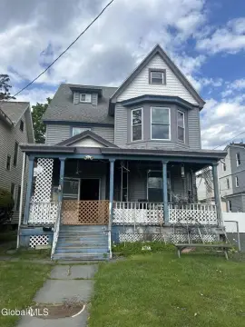 Albany Duplex: Prime Location