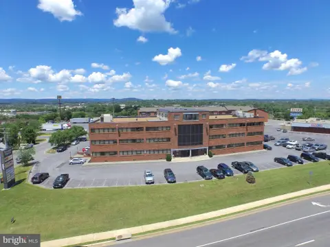 Charming Commercial Lease Opportunity