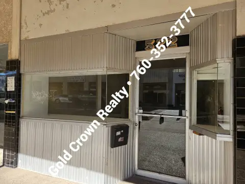 El Centro Storefront on Main