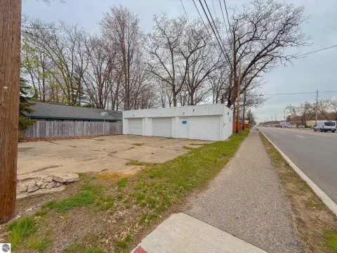 Houghton Lake Garage/Shop Space