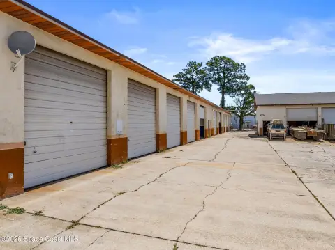 Warehouse Space with On-Site Parking