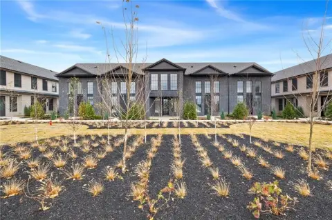 Mixed-Use Townhome in Rogers, AR