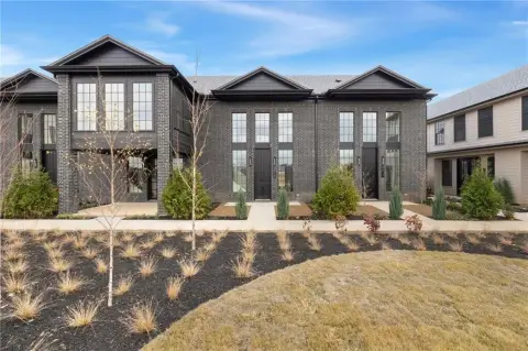 Mixed-Use Townhome in Rogers, AR