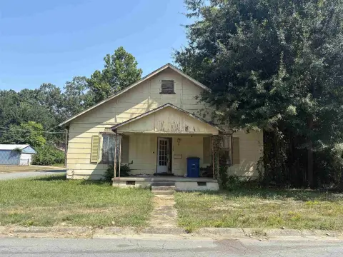 Duplex With Carport