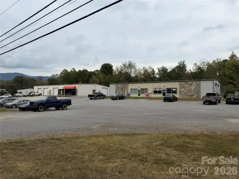 Flex Property with Metal Buildings