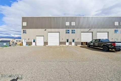 Flex Space with Overhead Door