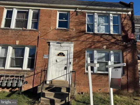 Well-Maintained Four-Unit Building