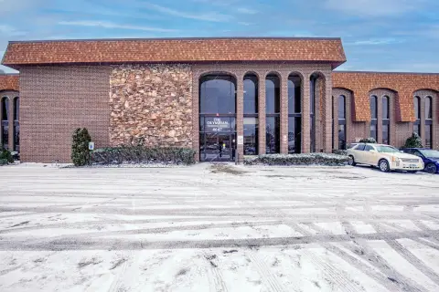 Corner Office Condo in Oak Lawn