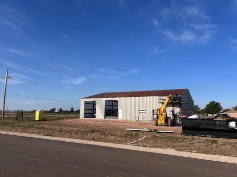 Flex Shop with Fenced Yard