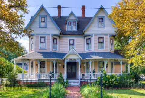 Bed-and-Breakfast Property with Pool