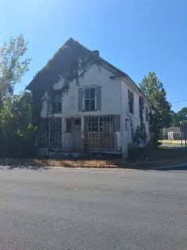 Historic Storefront With Residential Quarters
