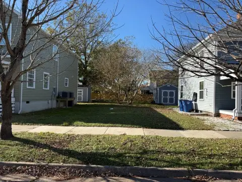 Historic District Homesite Near Beach