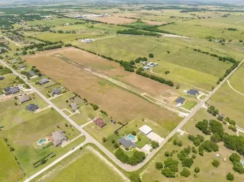 Residential Land in Hillsboro, Texas