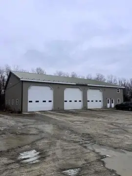 Versatile Metal Building on 9.5 Acres