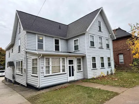 4-Unit Apartment Building