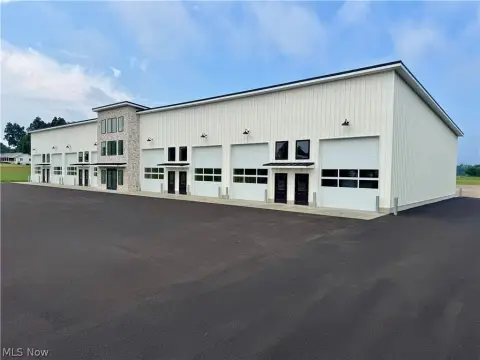 16-Unit Flex Space Property