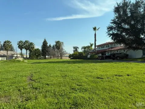 Residential Land in Bakersfield, CA