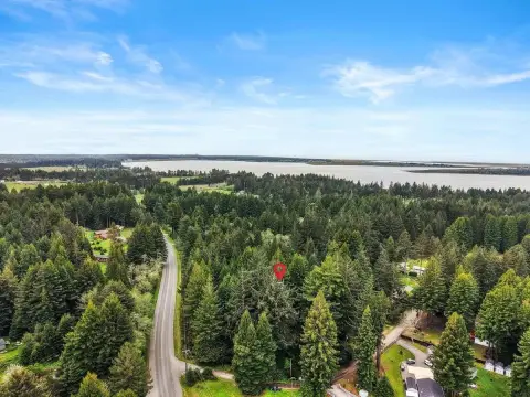 Redwood Cabins on Scenic Land