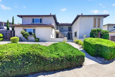 Remodeled Fourplex with Covered Parking