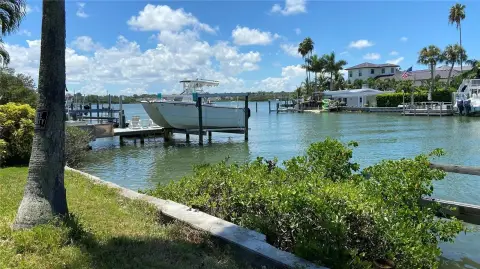 Waterfront Lot in Indian Rocks