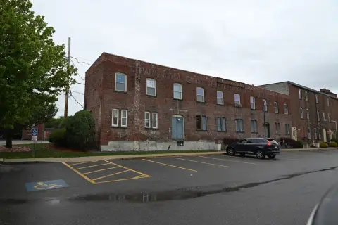 Mixed-Use Building Near Courthouse