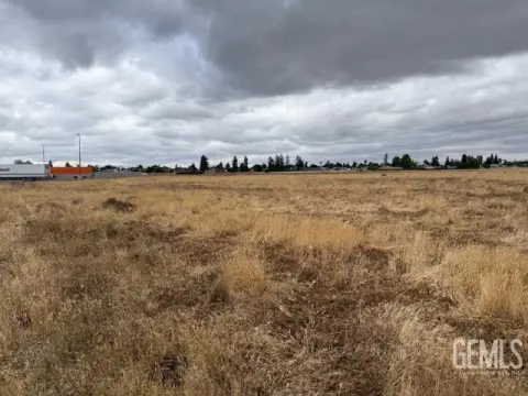Vacant Commercial Land Parcel with Utility Access