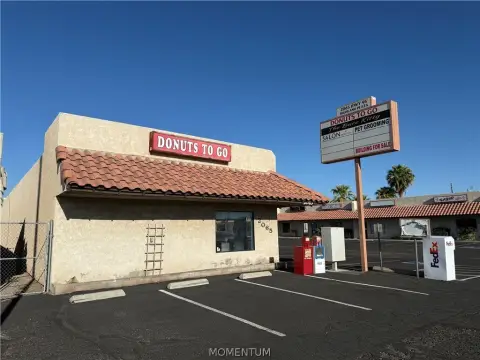 Strip Mall with Food-Service Suites