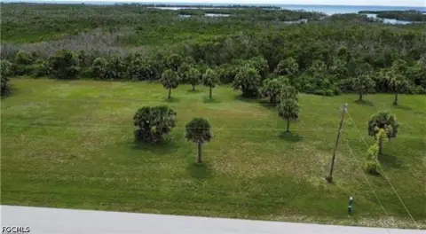 Oversized Multi-Family Zoned Property