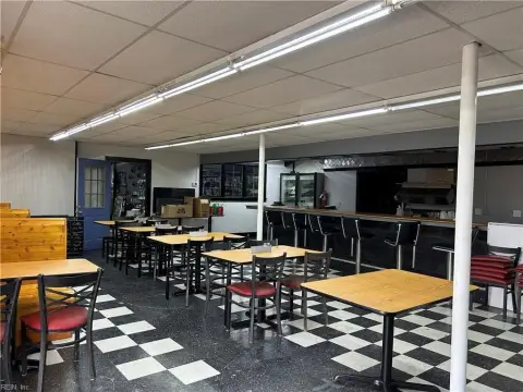 Versatile Commercial Space in Exmore