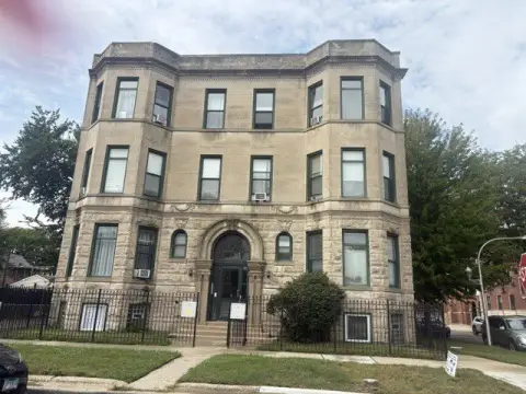 6-Unit Apartment Building