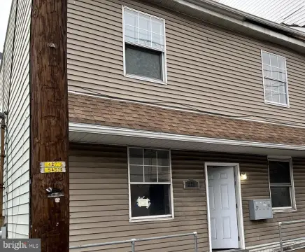 Shenandoah Four-Unit Apartment Building