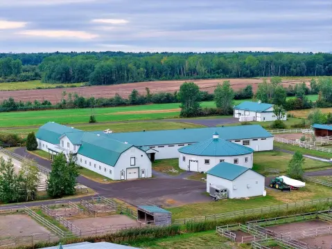 Equestrian Property With Indoor Arena