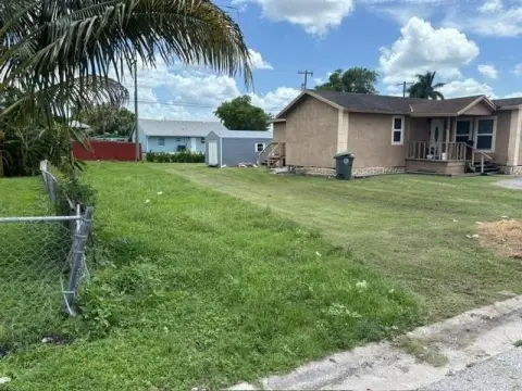 Residential Lot in Belle Glade